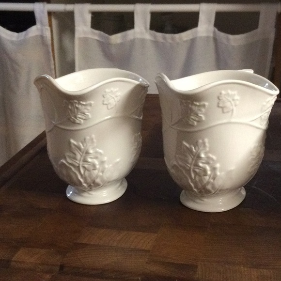 White serving bowls and gravy boats - Picture 4 of 12